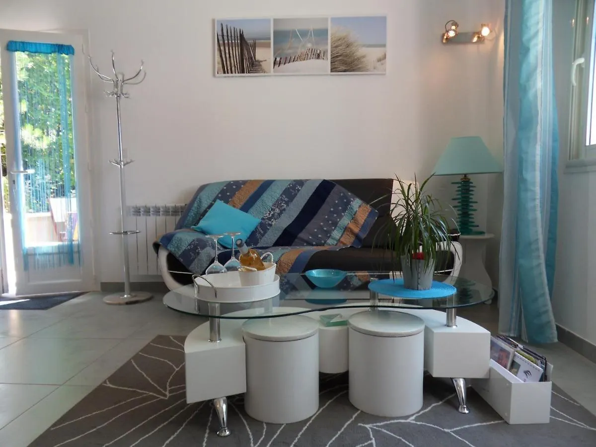 Holiday home Les Hauts D'Eyragues Gite Aigue Marine Meuble Classe 4 Etoiles