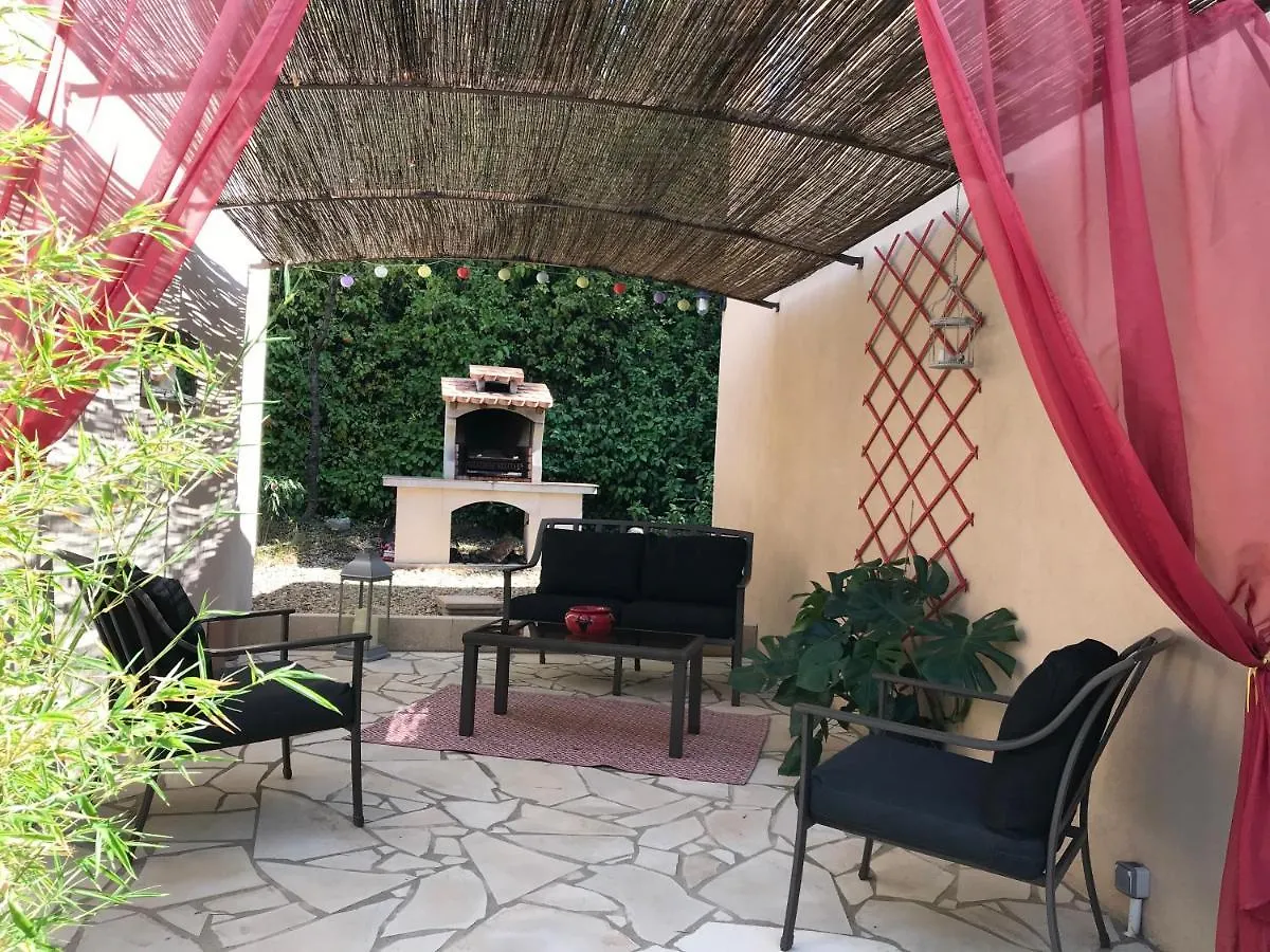Holiday home Les Hauts D'Eyragues Gite Aigue Marine Meuble Classe 4 Etoiles France