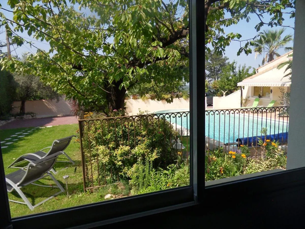 Holiday home Les Hauts D'Eyragues Gite Aigue Marine Meuble Classe 4 Etoiles